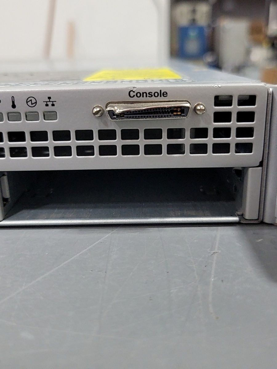 CISCO UCS C220 M4 CTI-CMS-1000-K9 V02 2.5×10 Server BAREBONES SEE NOTES