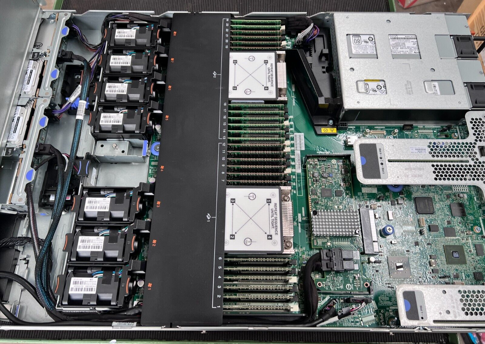 Lenovo Converged HX3310F Appliance 2xXeon E5-2680 V4 NO RAM @2.4GHz 5x2TB 2PSU
