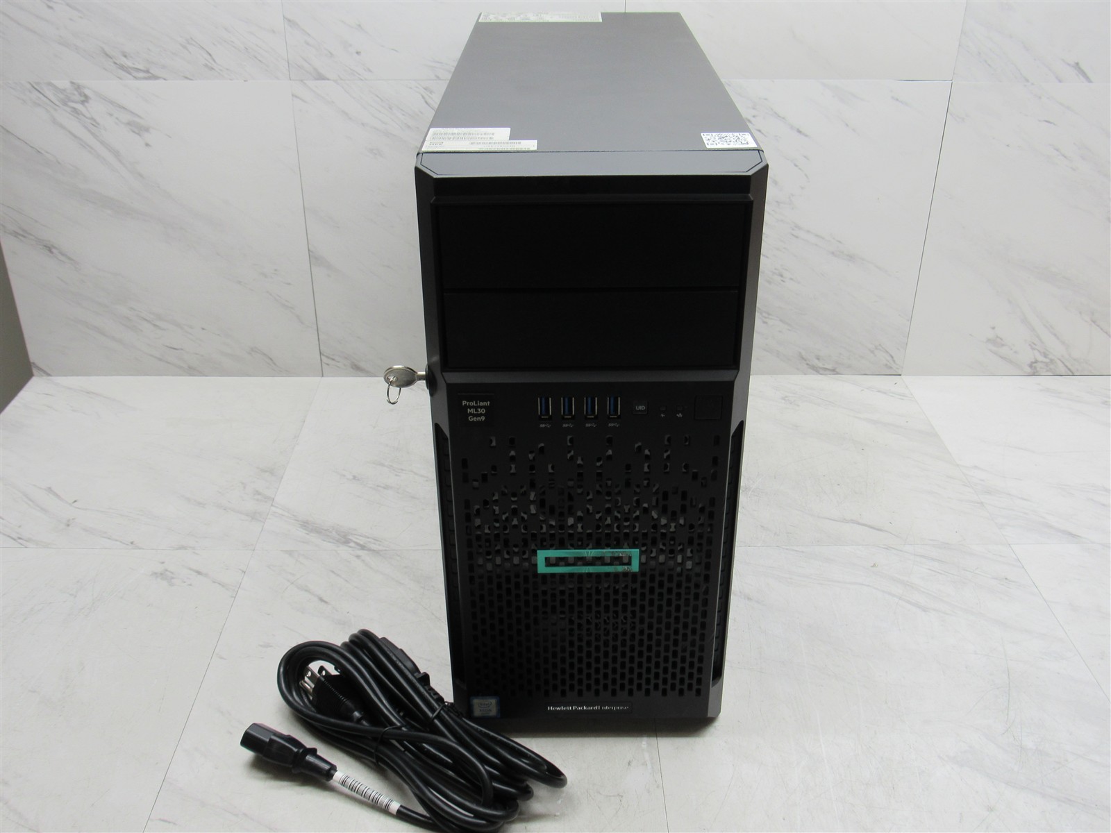 HP ML30 Gen9 Tower Server Xeon E3-1240L v5 2.10 GHz 32GB RAM 4x 4TB SATA HDD
