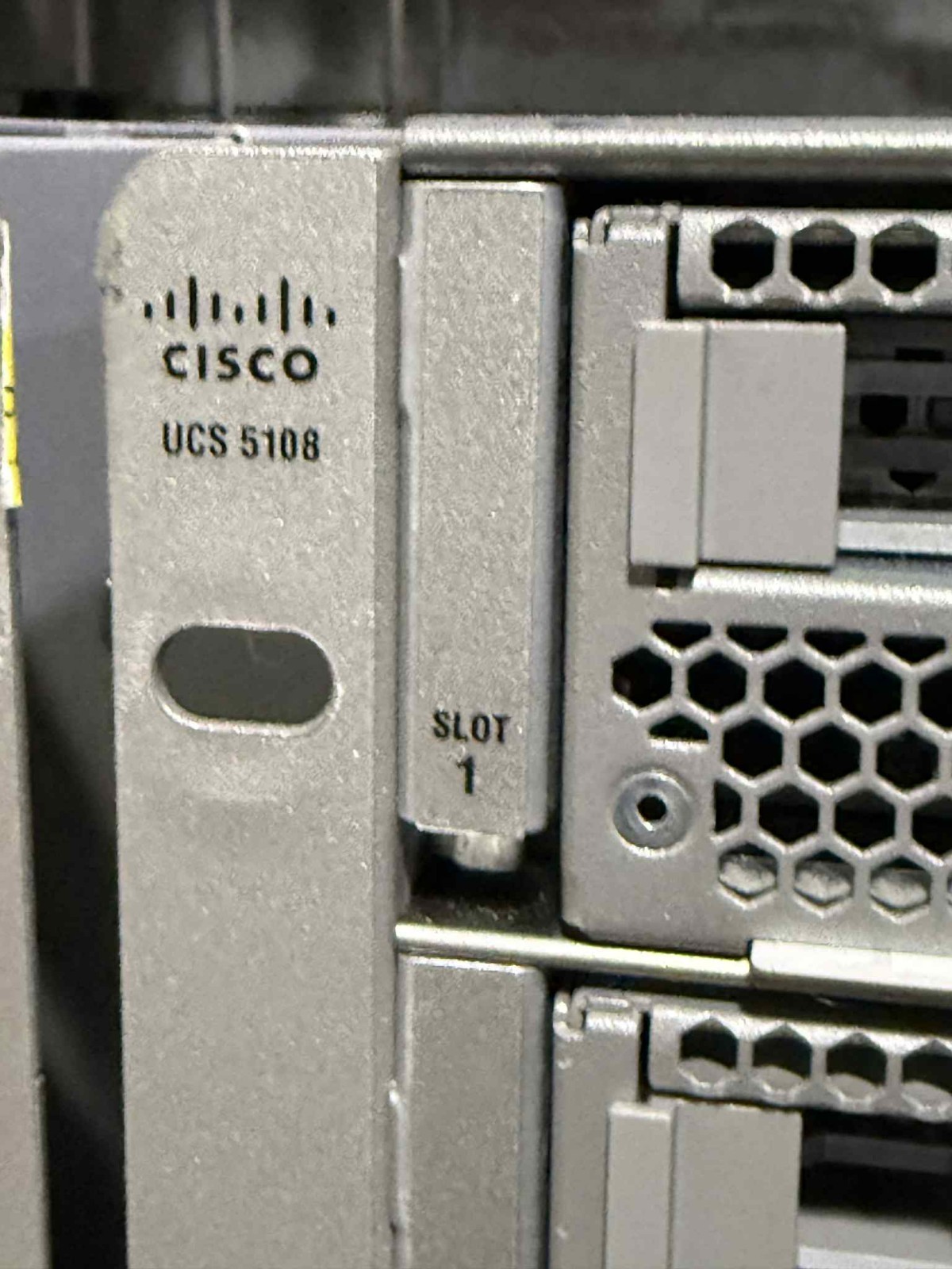 Cisco UCSB-5108-AC2 6RU Blade Server Chassis 4PS 8 FANS 8x UCS B200 B5 Blades