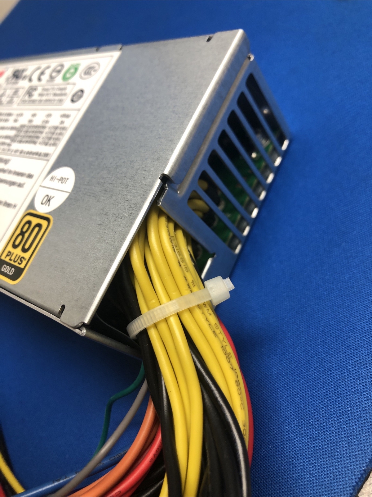 NEW supermicro PWS-563-1H20 / SWITCHING POWER SPPLY /MAX OUT POT 560W