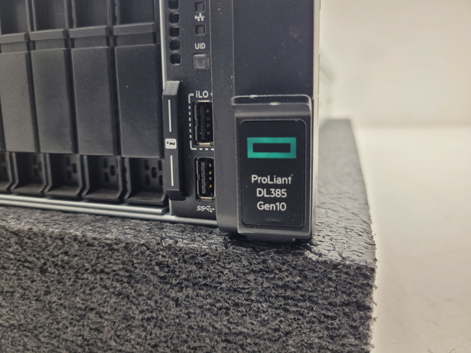 HPE ProLiant DL385 G10 2x AMD EPYC 7251 32GB RAM P408i-a SR 2U Server 8 Bay SFF