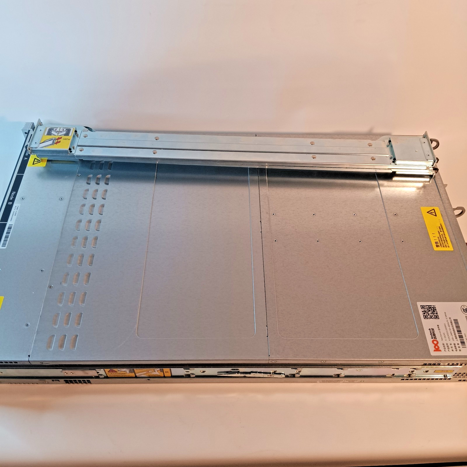 Supermicro 4-node X9DRT-P 2U 8x E5-2650v2 128GB RAM 24 HDD Trays 8x 10Gb Rails