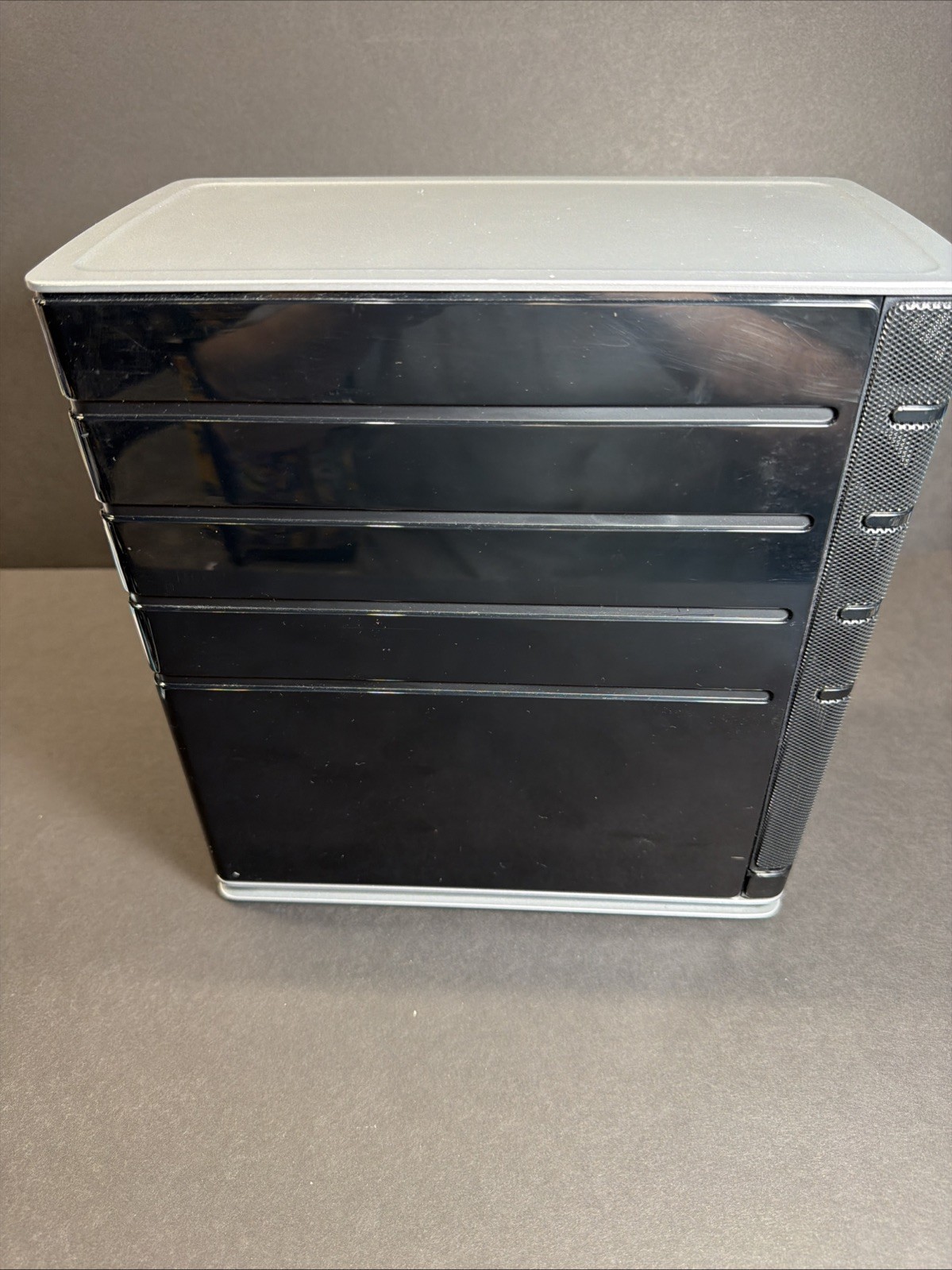 HP EX470 MediaSmart Server – Powers on Properly and No Hard Drive Included