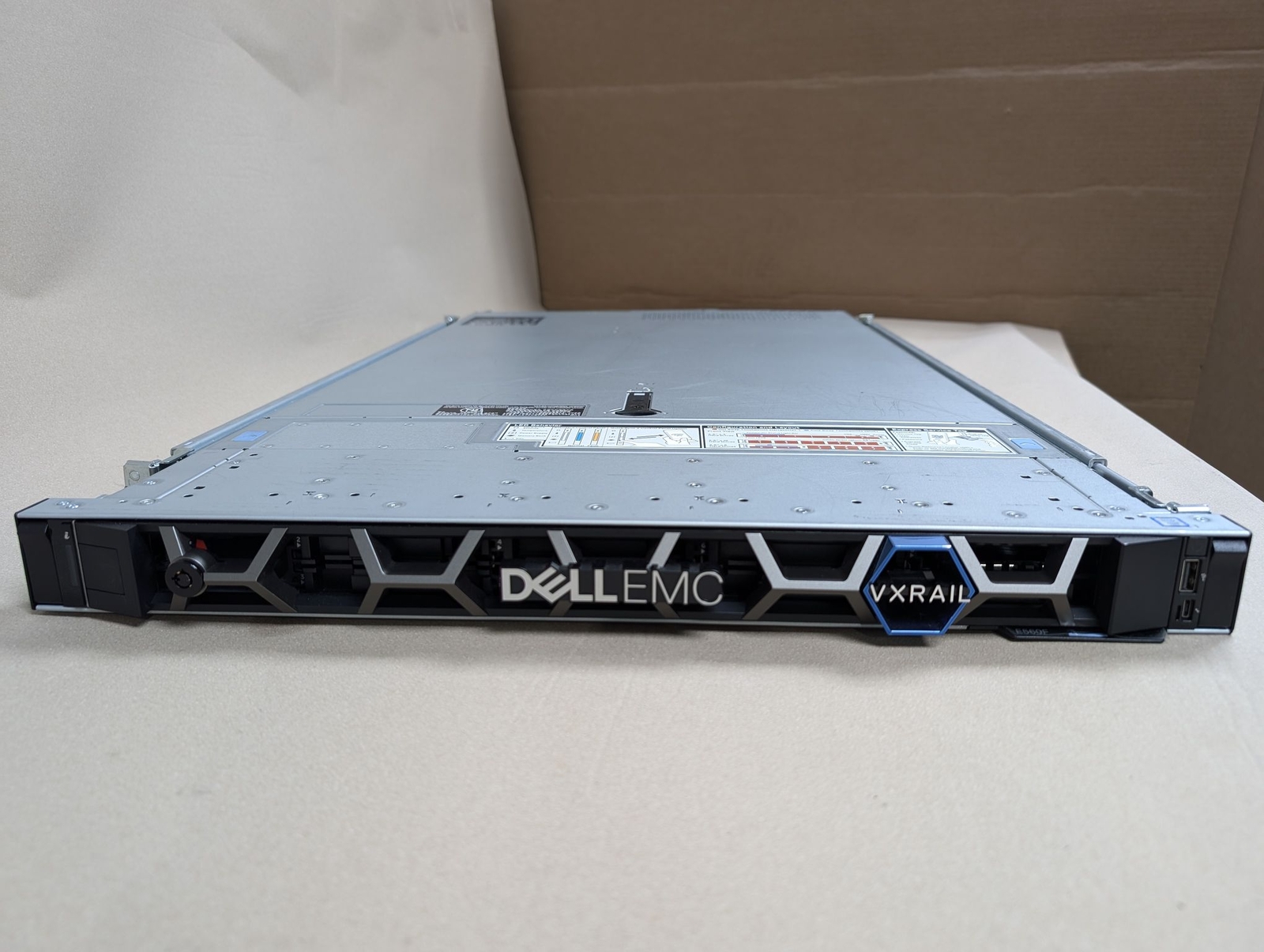 Dell EMC 560F E39S001 VxRail Server w/1x Intel Xeon Gold 6230 Processor