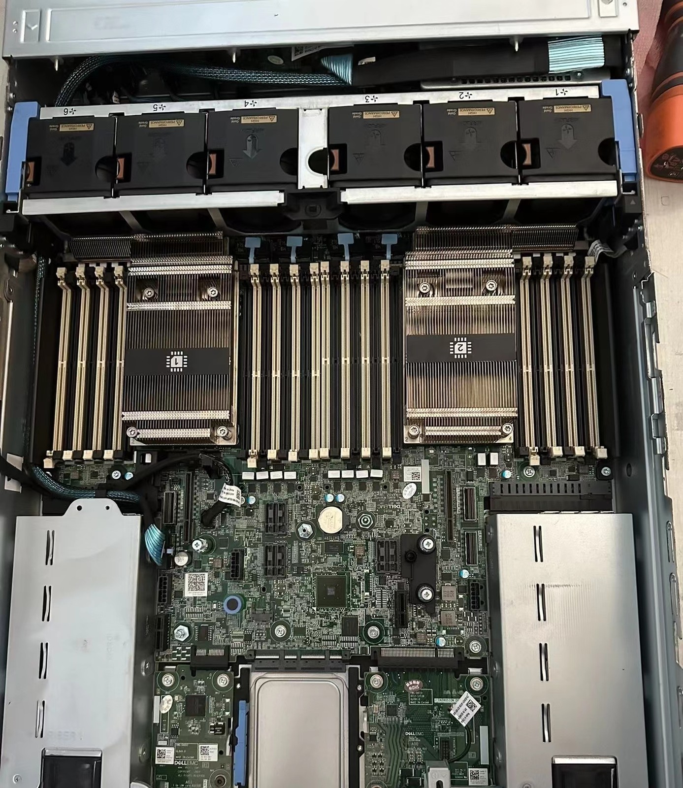 Dell R7525 Server with 8x NVMe + 16x SAS/SATA backplane , 1x H755N RAID card