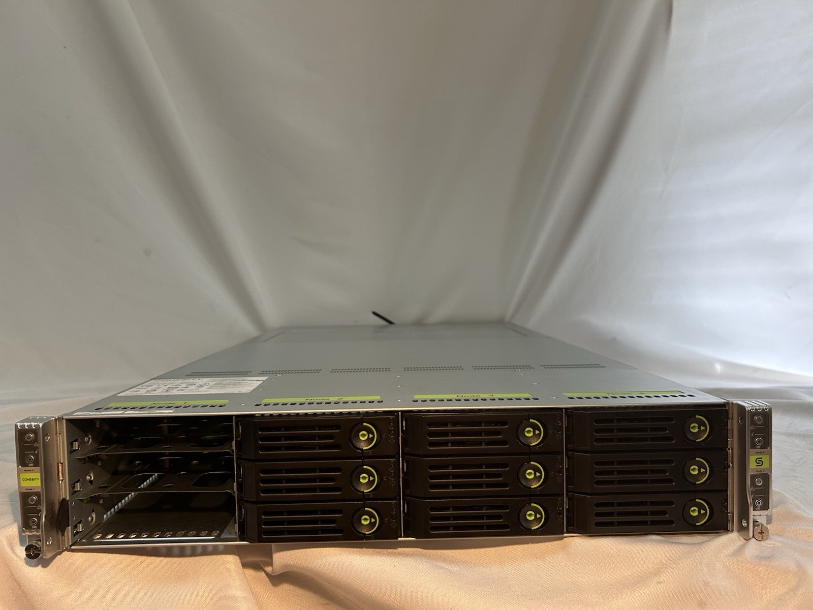 Cohesity C4500-SFP-1 w/1 Node 2x Silver 4208 CPUs No RAM No Drives – Dual AC PWR