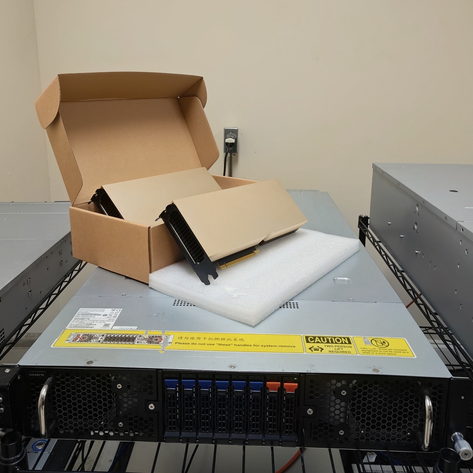 Gigabyte NVIDIA HPC/AI Server – G292-Z20 + 2x A100 40GB PCIE + 256gb RAM