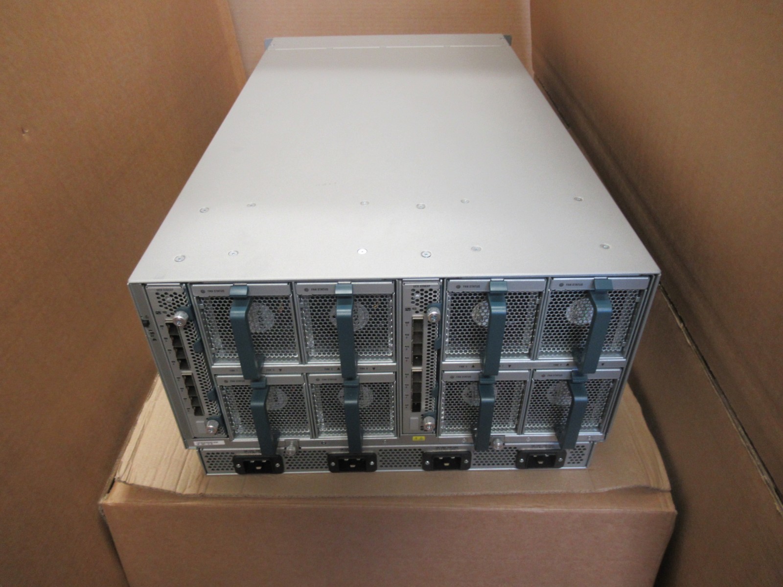 Cisco UCS 5108 + 8 x B200 M4 Blade Servers CTO Customise to order 0P 0M