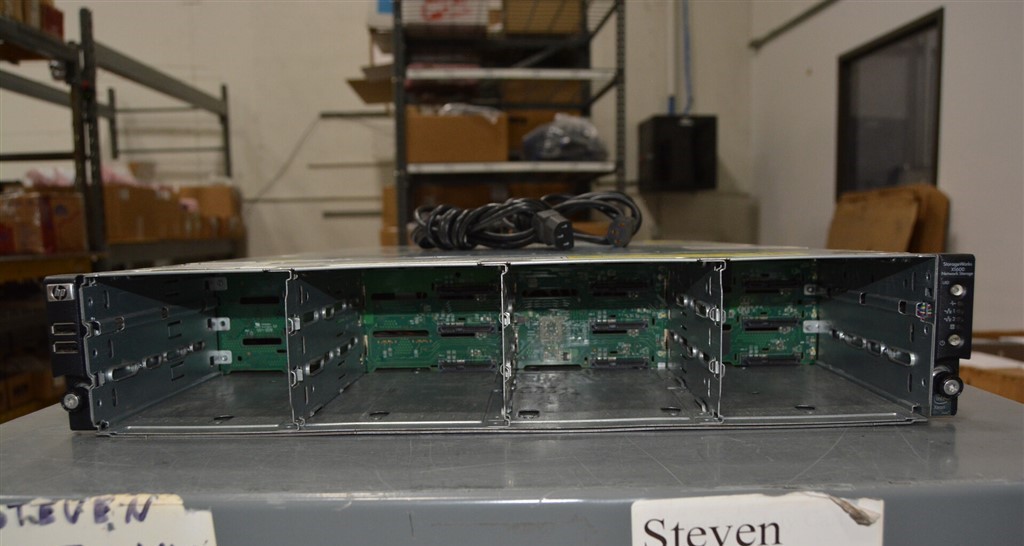 HP StorageWorks X1600 AP789SB 3.5×12 Network Storage Server XEON E5520 8GB