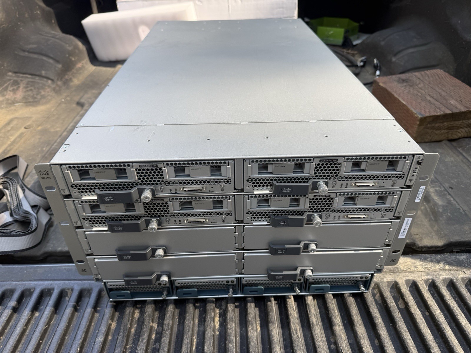 Cisco UCS 5108 Chassis With 4x UCS B200 M4 Blades. With CPU’s