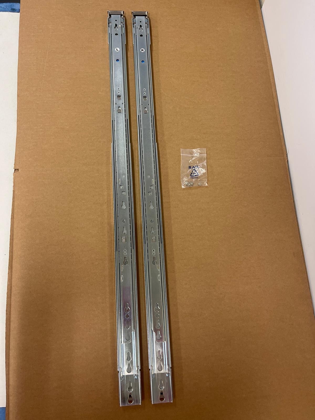 SUPERMICRO SET OF MCP-290-11902-0N RAILS, R&L (NO SCREWS)