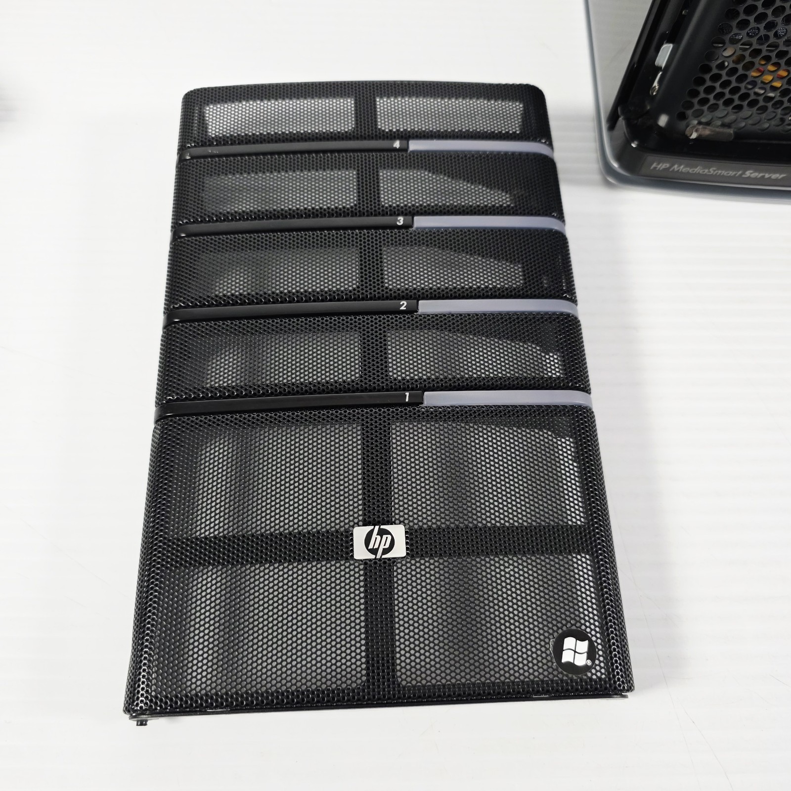 HP EX470 MediaSmart Server – Powers on Properly – Hard Drives Included