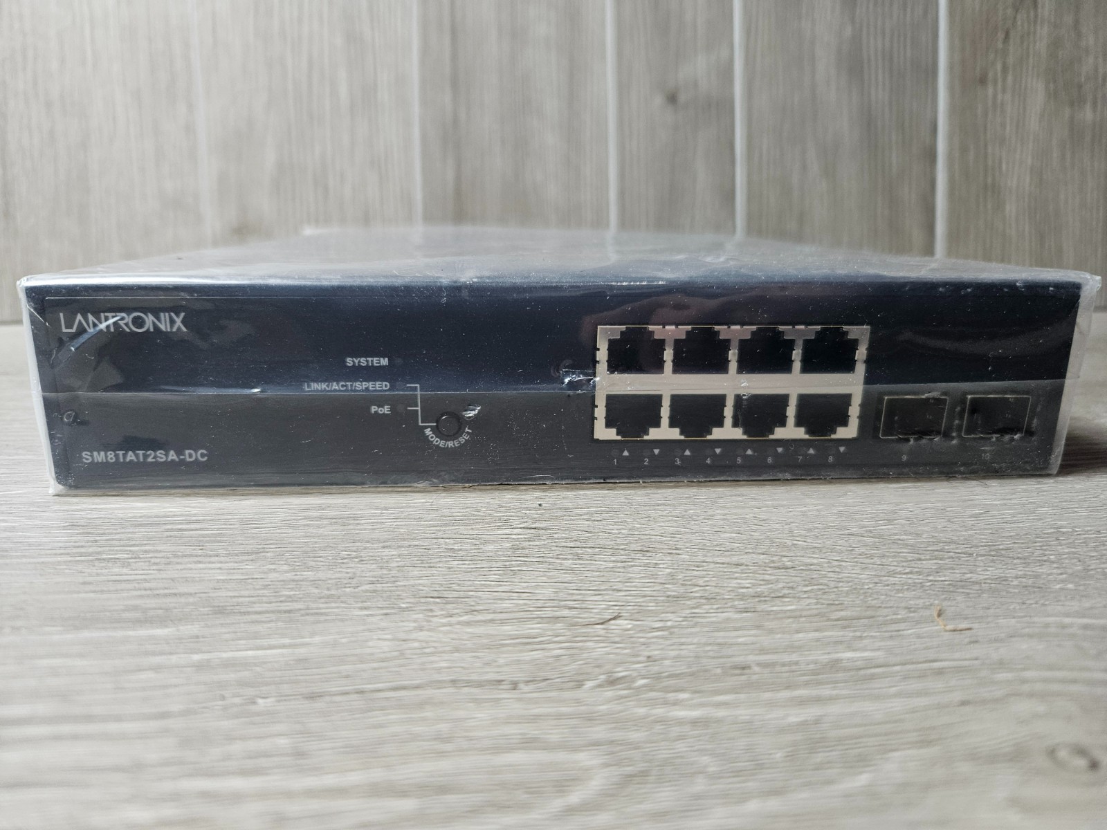 Lantronix – Model: SM8TAT2SA-DC