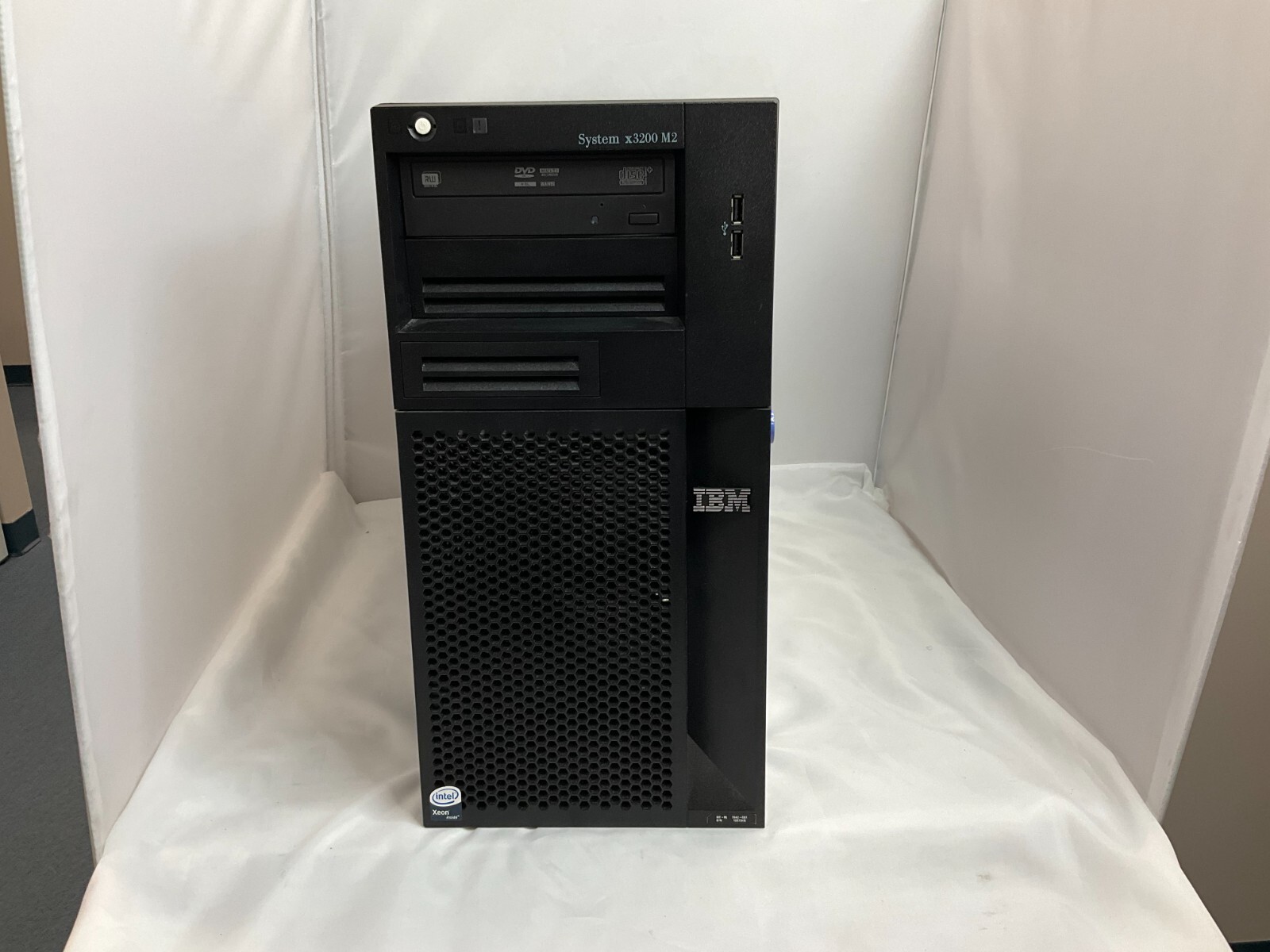 IBM 7042-C07 Deskside Hardware Management Console (HMC)