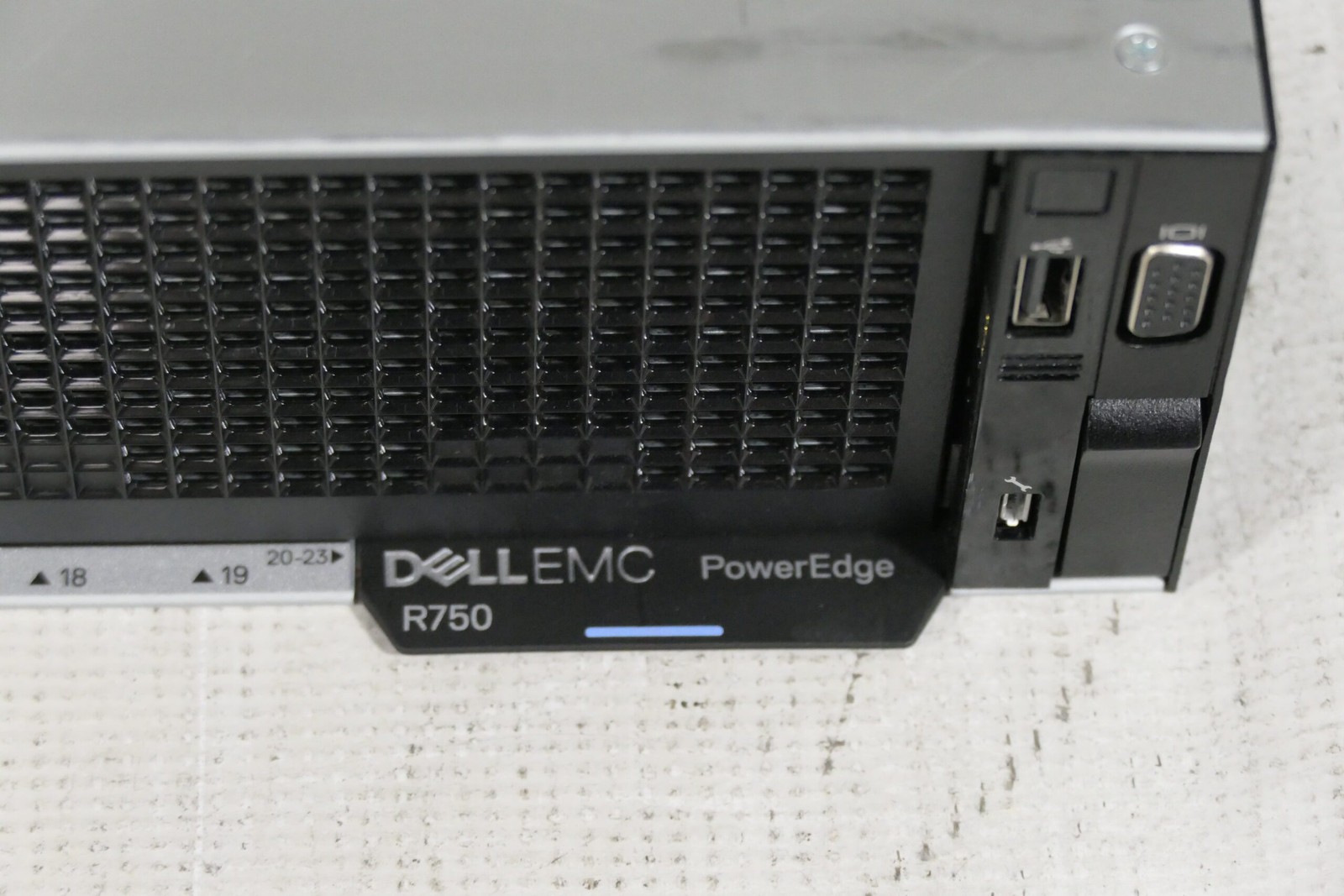 Dell PowerEdge R750 16SFF 2x Gold 5317 3.0Ghz 256gb RAM H755 2x 1400w