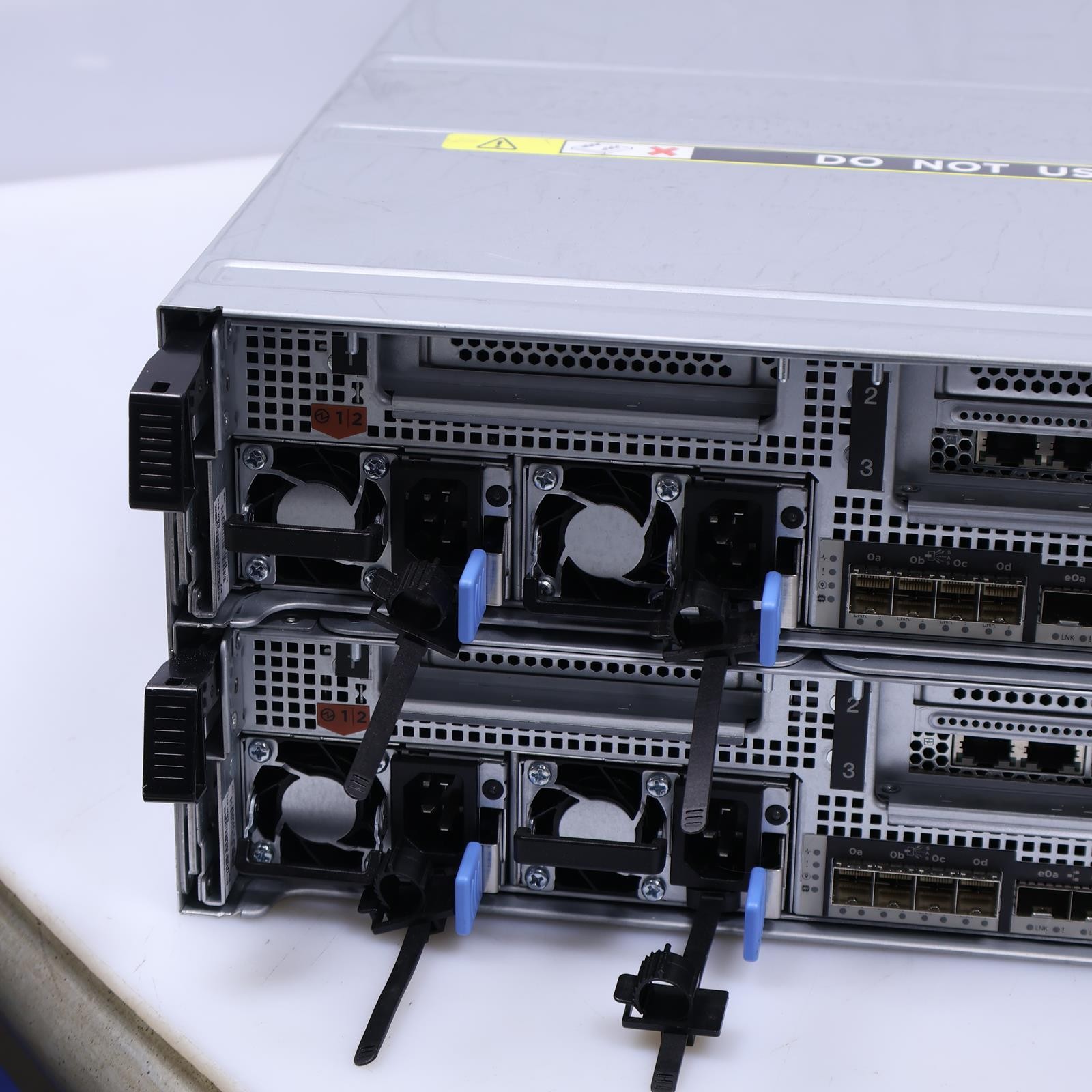 Netapp AFF A400 4x Intel Xeon Silver 4210 288GB RAM No Drives Server