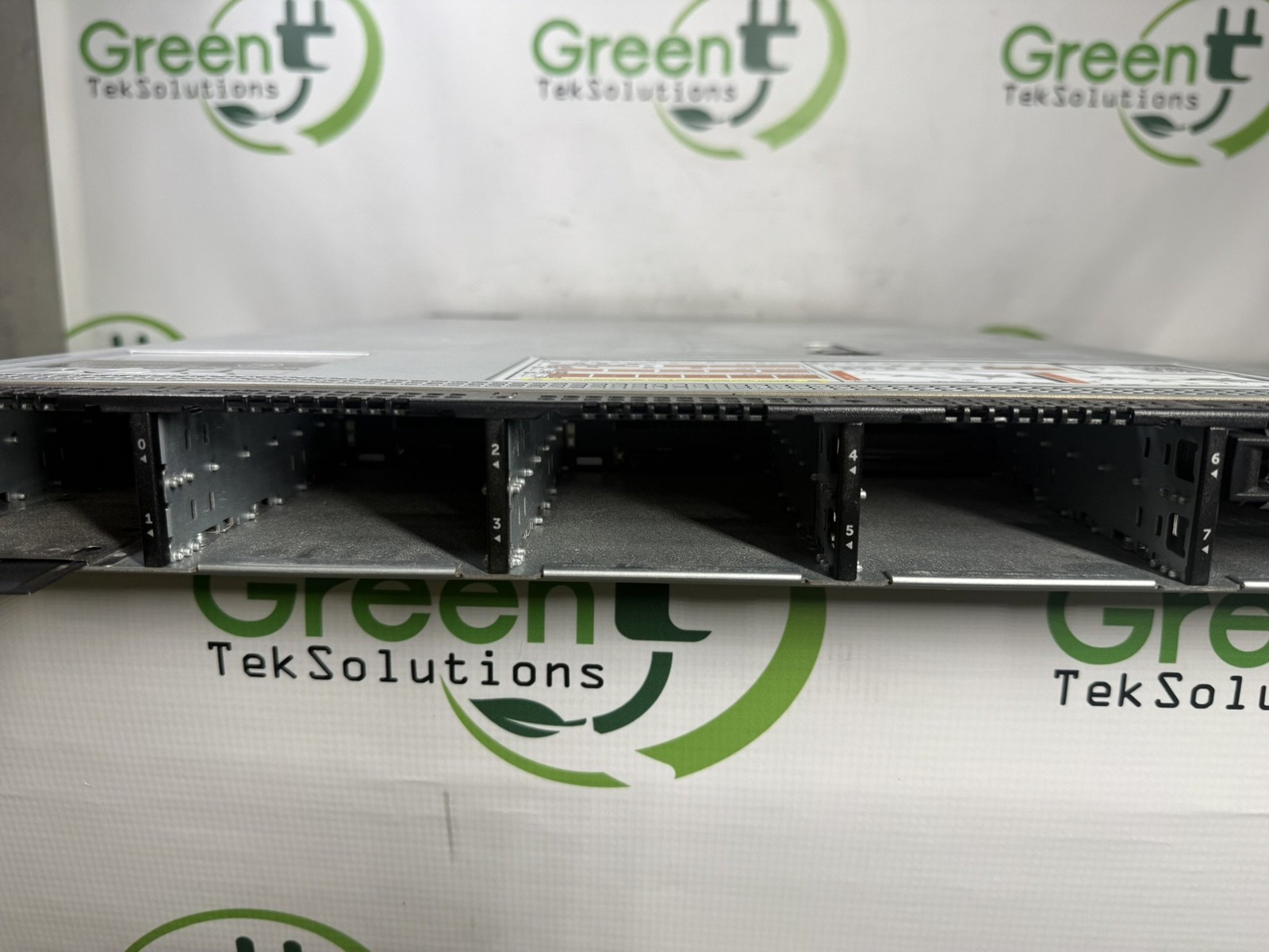Dell PowerEdge R630 10-Bay 2.5″ 64GB DDR4 2x E5-2683v4 2.10GHz H730 Mini – READ