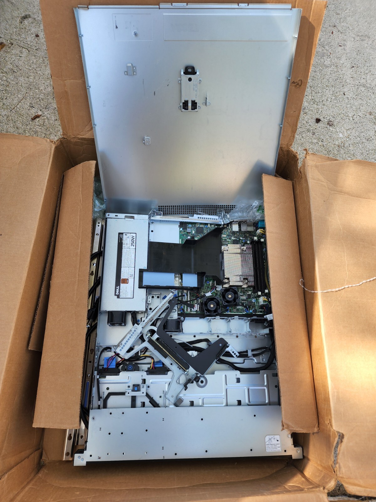 Dell PowerEdge R610 with Windows Server 2019 for parts, broke on shipment