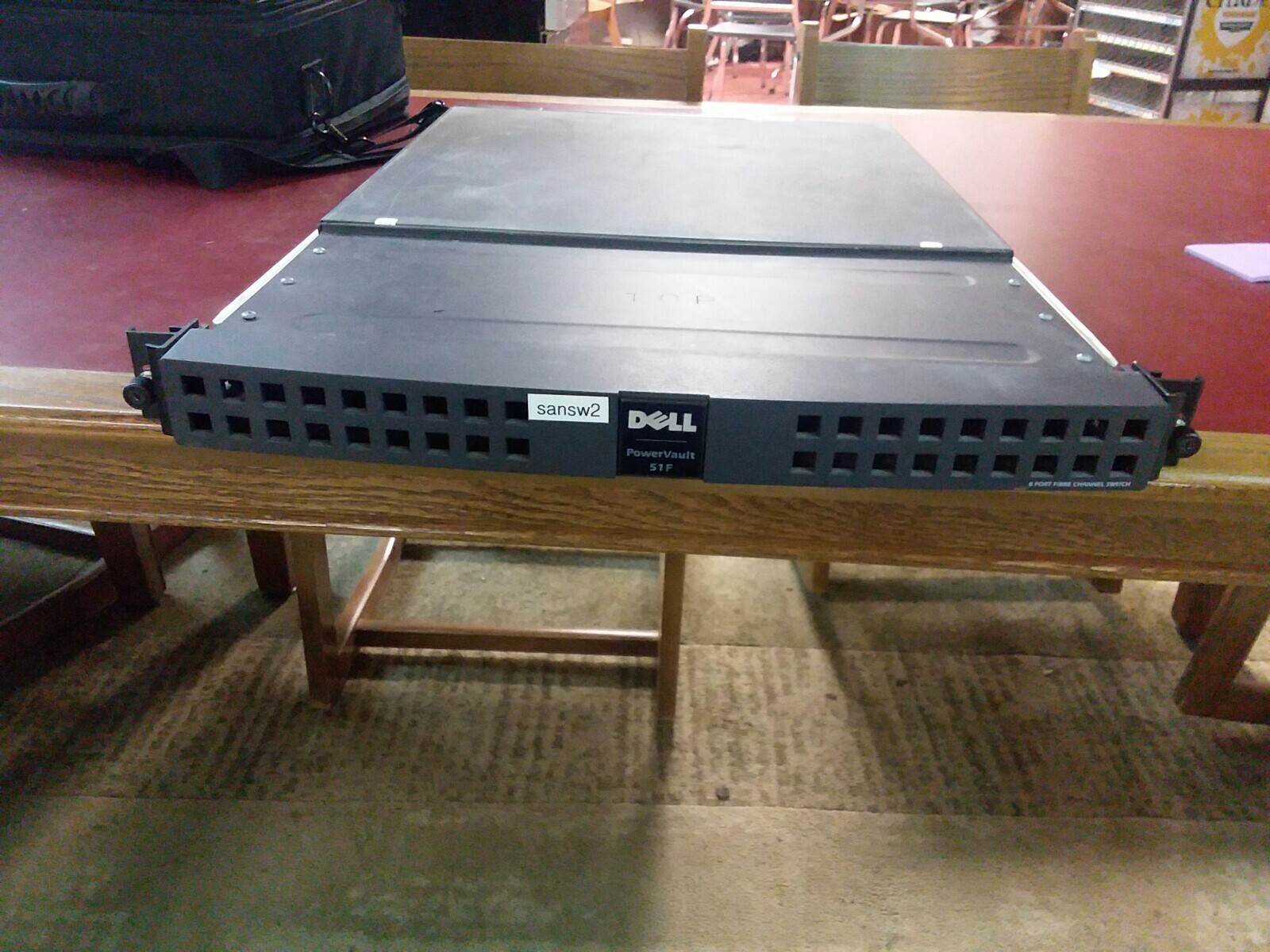 DELL POWERVAULT 51F 8 PORT FC Fiber/fibre SWITCH 8p