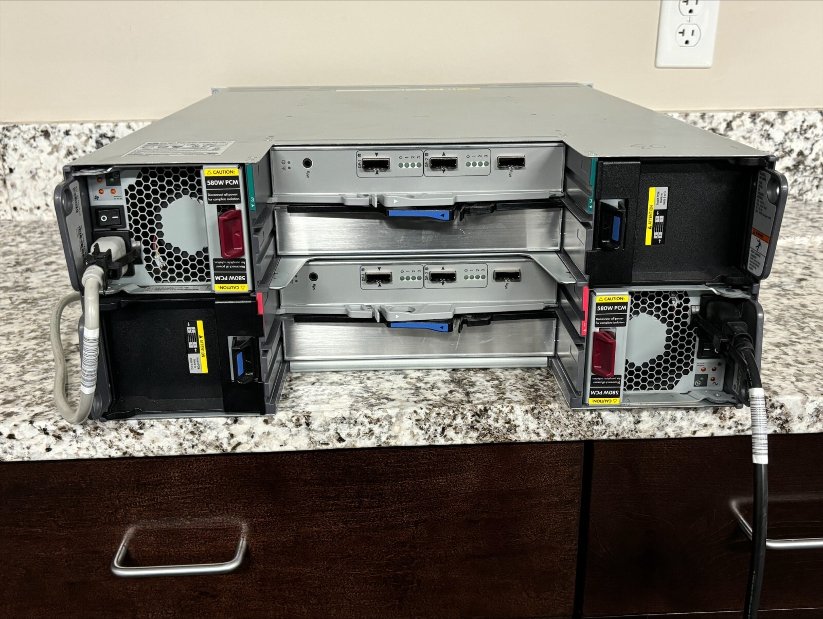 HP Server Equipment (BladeSystem C7000 w/ 3PAR 7200 storage system)