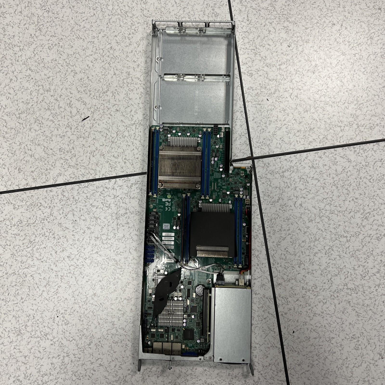 Lot 9 Supermicro F617R2-F73 4U 8x server Dual E5-2660 32GB 2×2.5 Hotplug 2×3.5