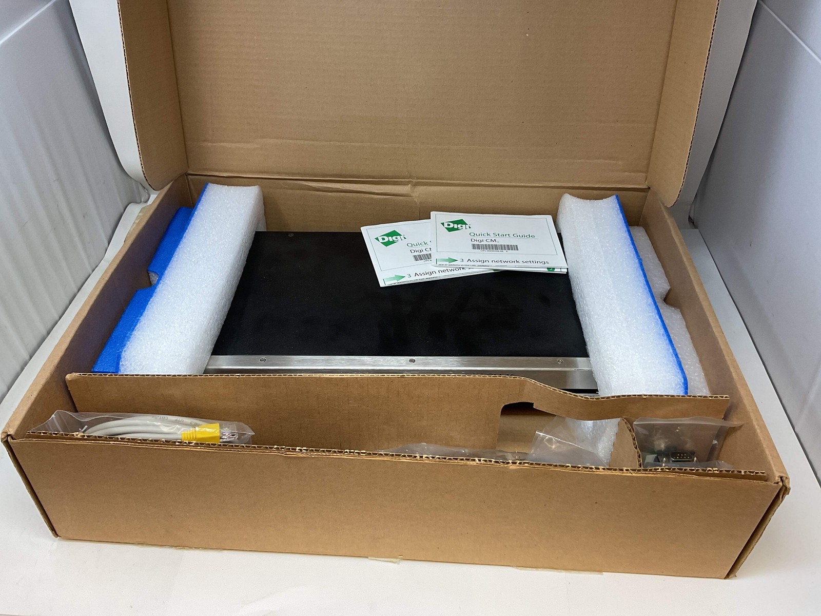 DIGI CM16 16-PORT URACK MOUNTABLE CONSOLE SERVER 70001910 -FOR PARTS