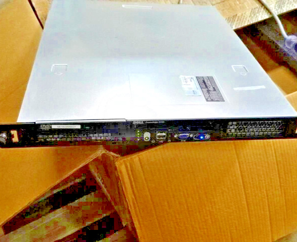 Dell PowerEdge R200 Intel Xeon 3.00GHz, 2GB Ram, NO HDD/OS