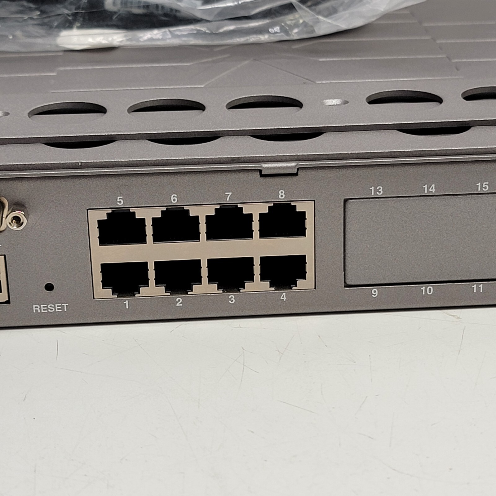 Raritan Dominion SX8 SXA-8 DSXA-8 Ethernet 8-Port IT Network Console Server