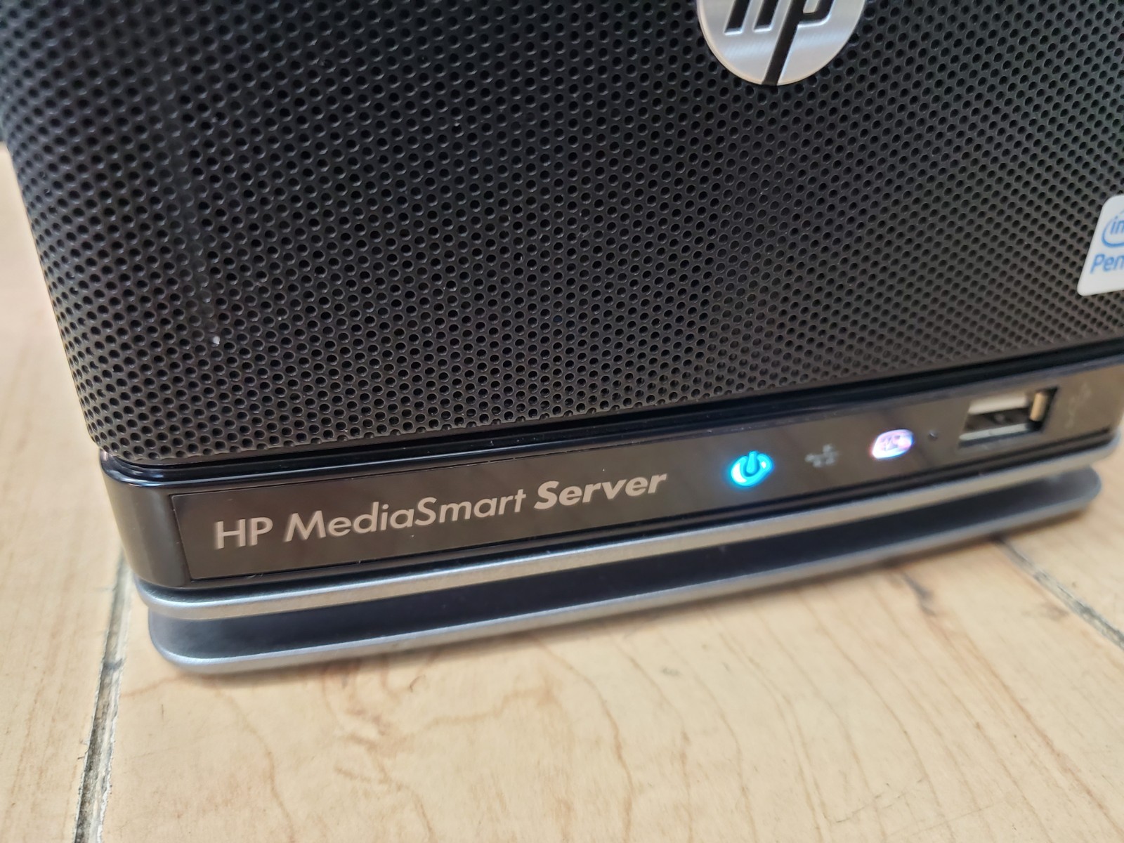HP EX495 MediaSmart Server No Hard Drives Powers On
