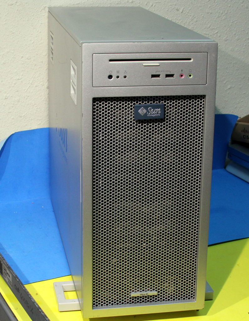 SUN Ultra 45 2x UltraSPARC-IIIi 1.6GHz 8Gb Dram XVR-2500 80GB HDD DVD