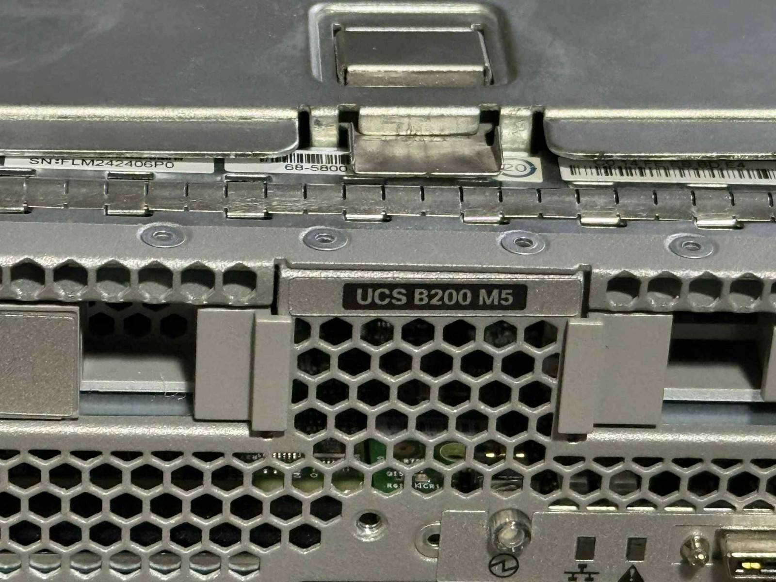 Cisco UCSB-5108-AC2 6RU Blade Server Chassis 4PS 8 FANS 8x UCS B200 B5 Blades