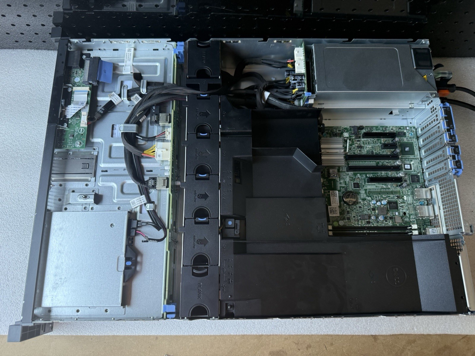 Dell PowerEdge R530 1x Xeon E5-2630L V4 @ 1.80 GHz 32 GB RAM 7.5TB HDD’s No OS