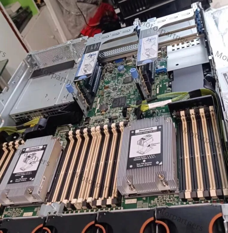 Lenovo ThinkSystem SR665 Server 24X2.5″(8XNVME)/9400-16i/2X1800W EPYC 7002/7003