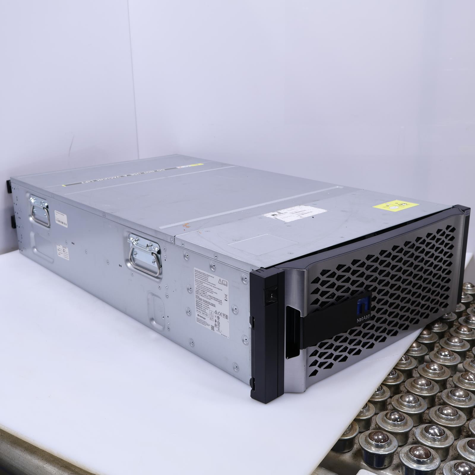 Netapp AFF A400 4x Intel Xeon Silver 4210 288GB RAM No Drives Server