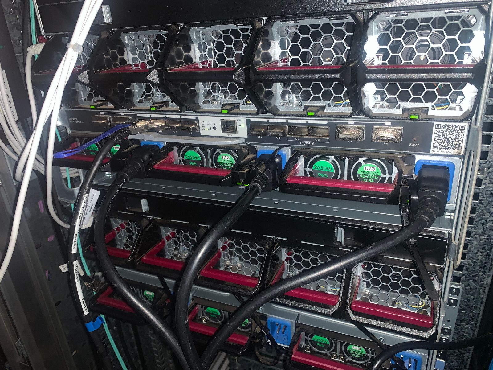 Data Center GPU Accelerated Setup 8-Gold CPU 18432 NVIDIA CUDA core DGX AI Box
