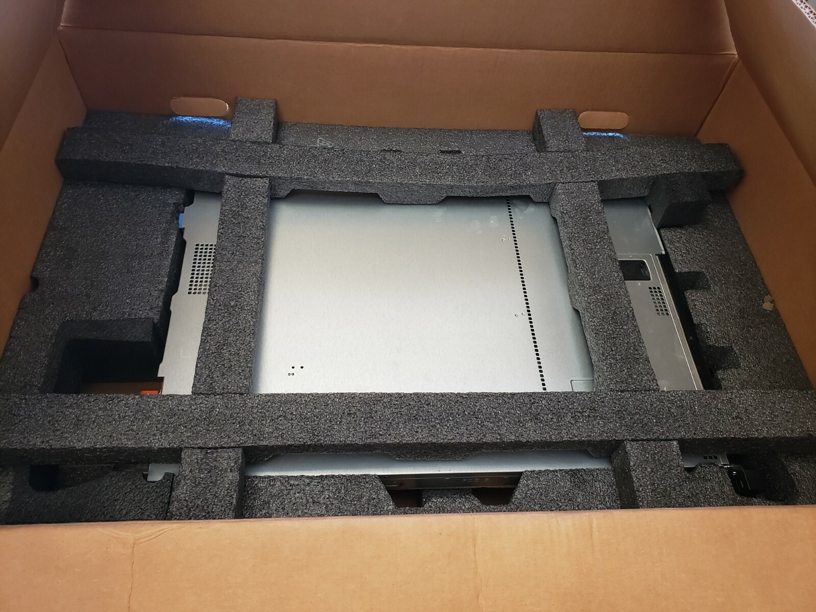 Dell PowerEdge R320 Server Xeon E5-2403 1.8GHz 40GB Ram PERC H310 2 x 600gb HD