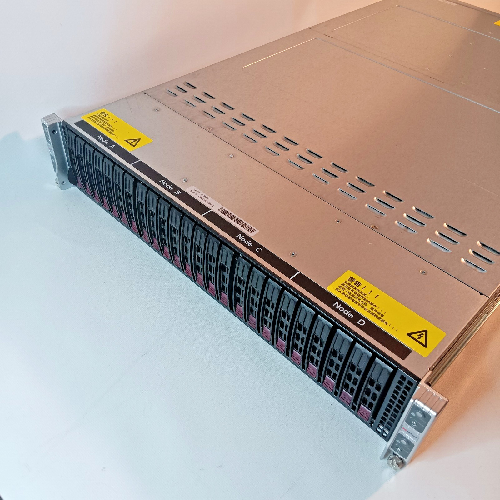 Supermicro 4-node X9DRT-P 2U 8x E5-2650v2 128GB RAM 24 HDD Trays 8x 10Gb Rails