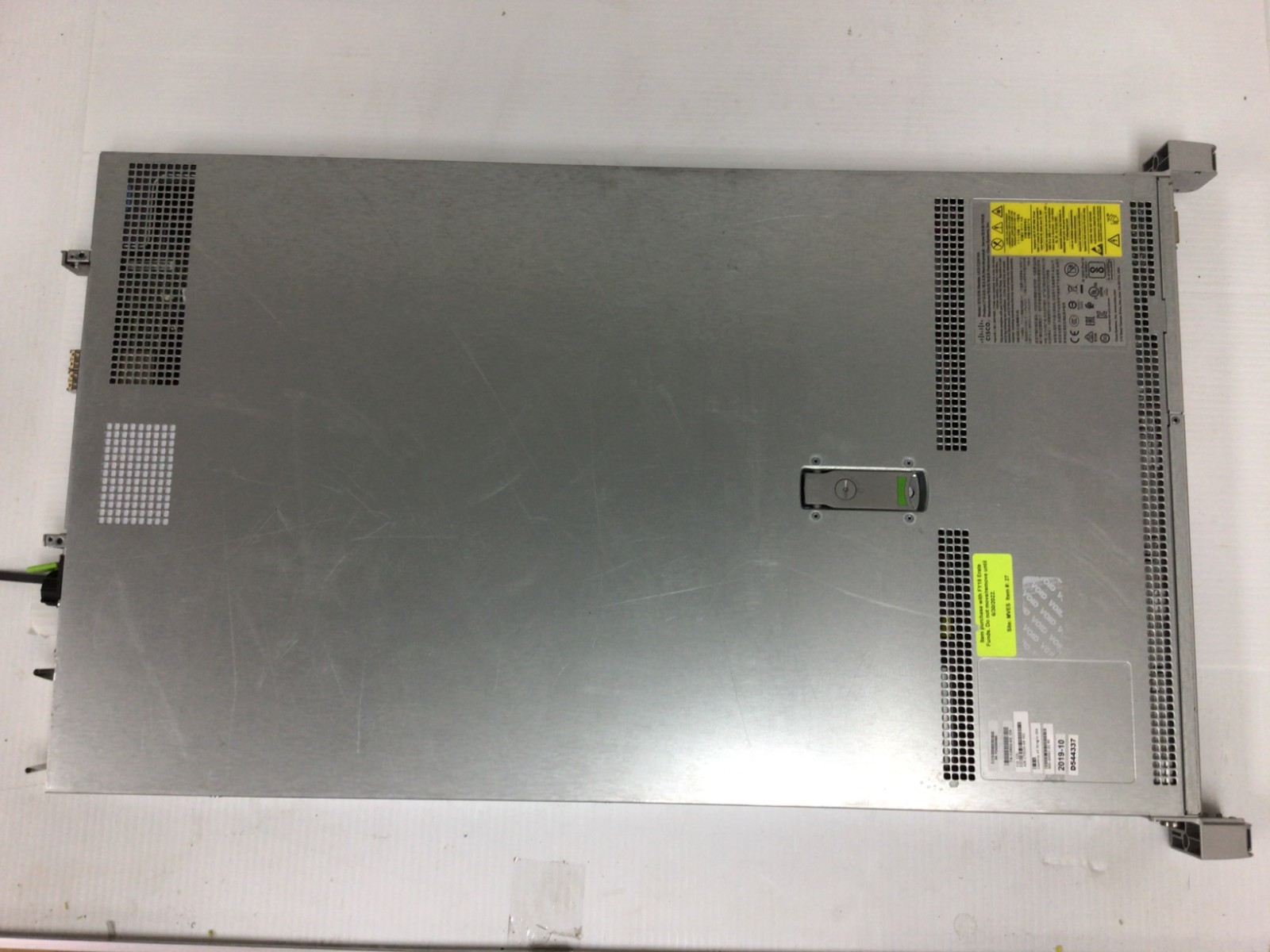Cisco UCS C220 M4 Single Xeon E5-2650 v4 32 GB DDR4 1U Server No Drives/No OS