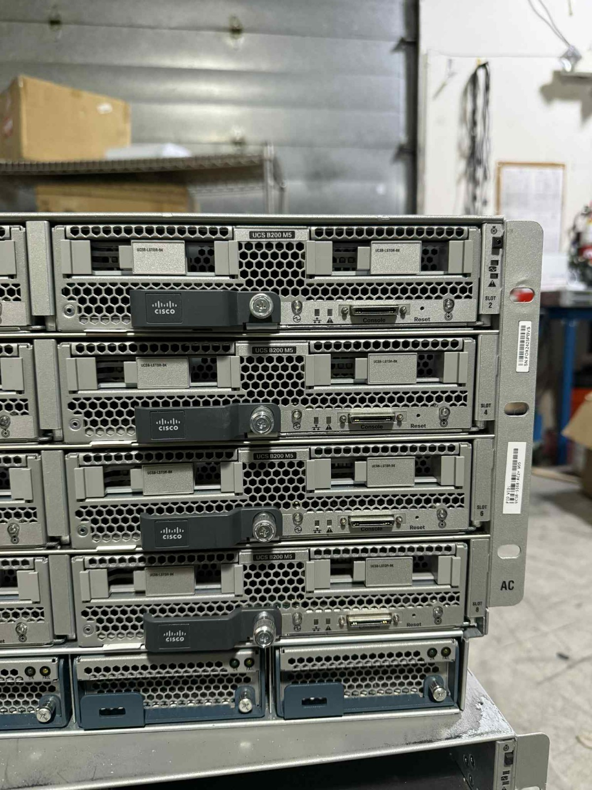 Cisco UCSB-5108-AC2 6RU Blade Server Chassis 4PS 8 FANS 8x UCS B200 B5 Blades