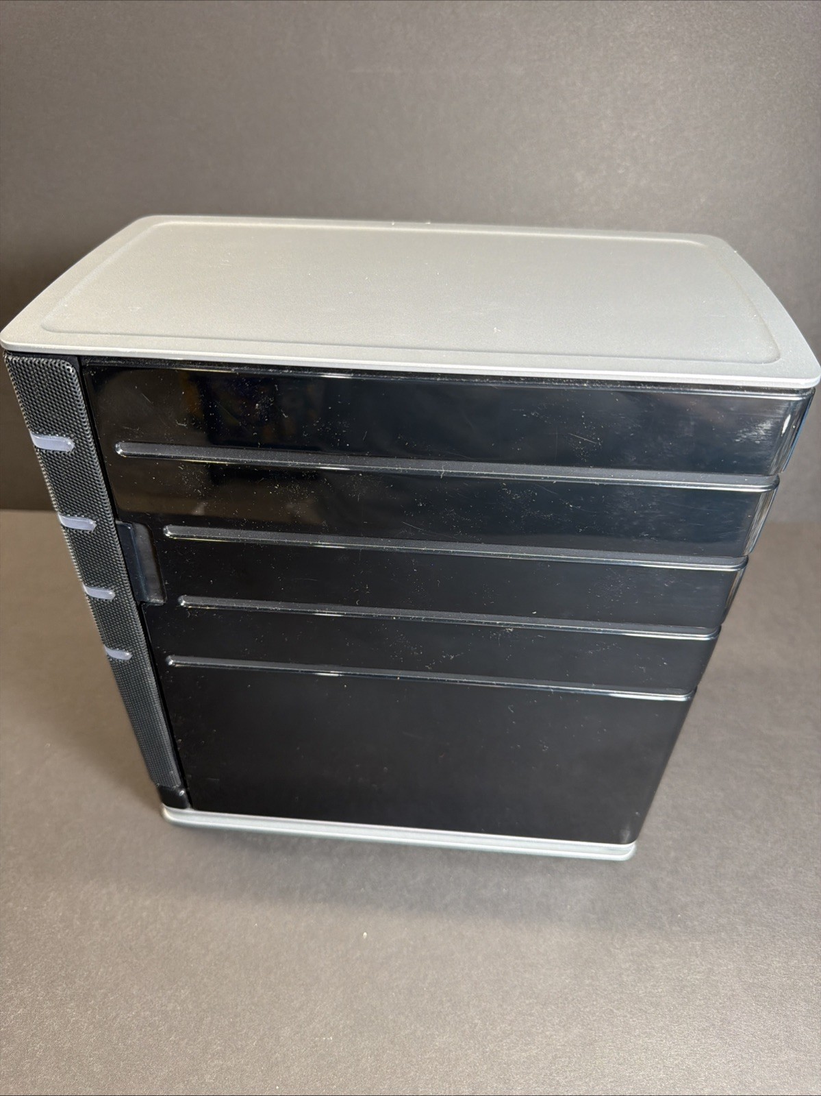HP EX470 MediaSmart Server – Powers on Properly and No Hard Drive Included