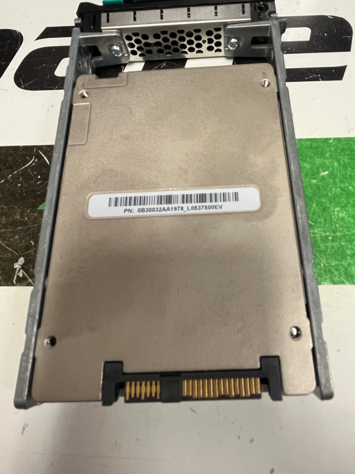 EMC HGST HUSMR1640ASS201 400GB 2.5in MLC 12G SAS SSD 118033272-01 105-000-532-00