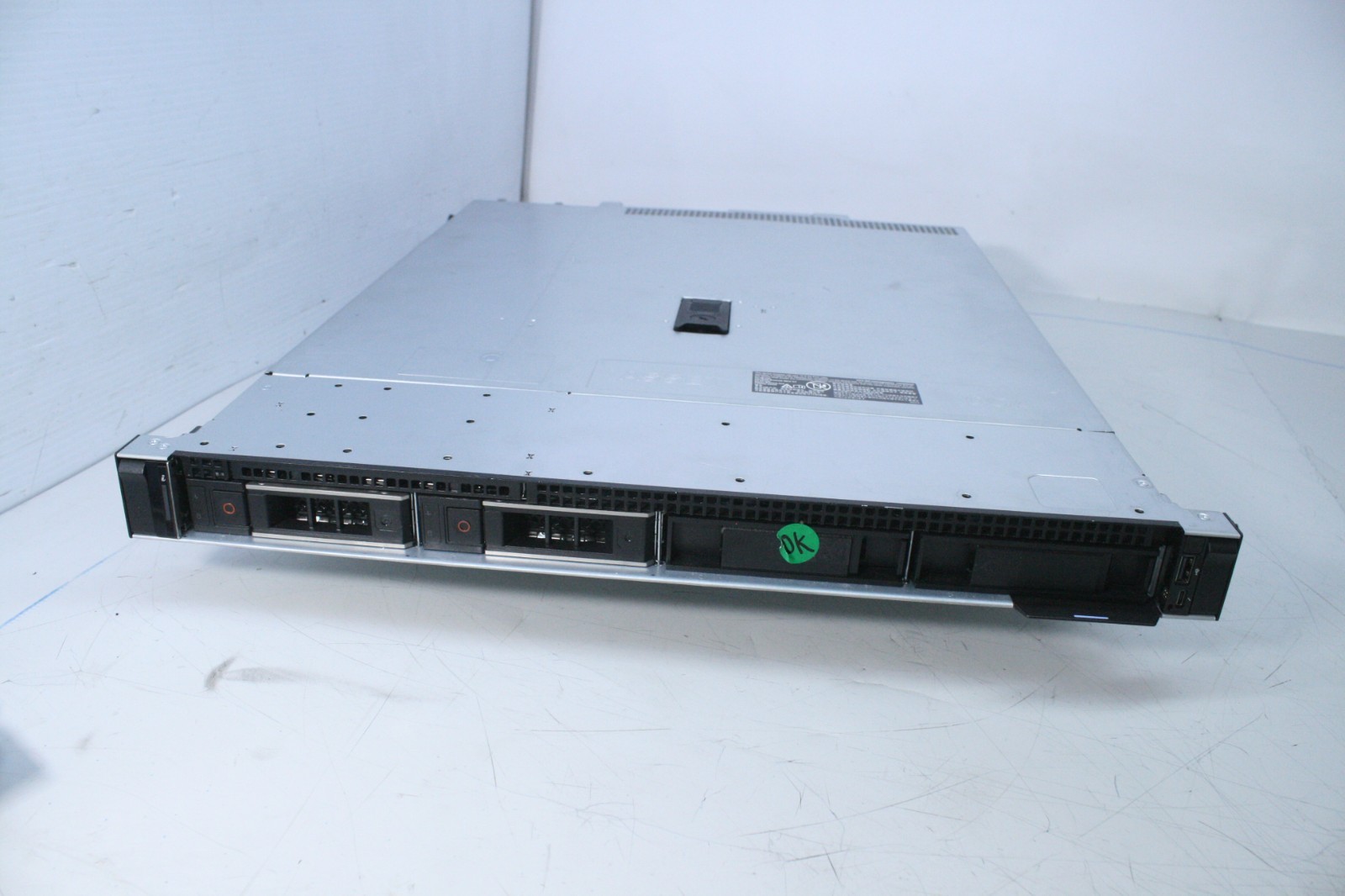 DELL OEMR R340 4-BAY LFF SERVER 1X-XEON E-2224 3.4GHZ H330 NO RAM NO HDD T7-A17