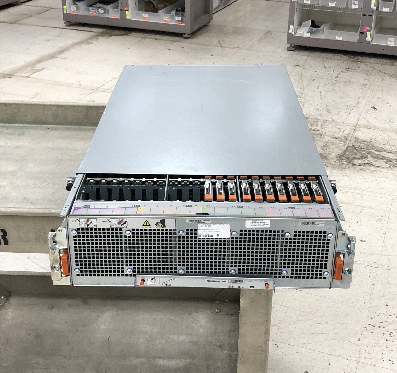 EMC VKNG 120-Bay 2.5″ SFF Storage Array DAE w/ 50 585GB SAS 2-200GB SSD
