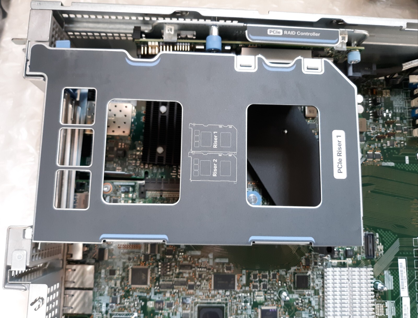 Cisco UCSC-C220-M4S Server NO RAM HDD w/ 2640V3 Proc + Caddies + 2x 1200W PSU