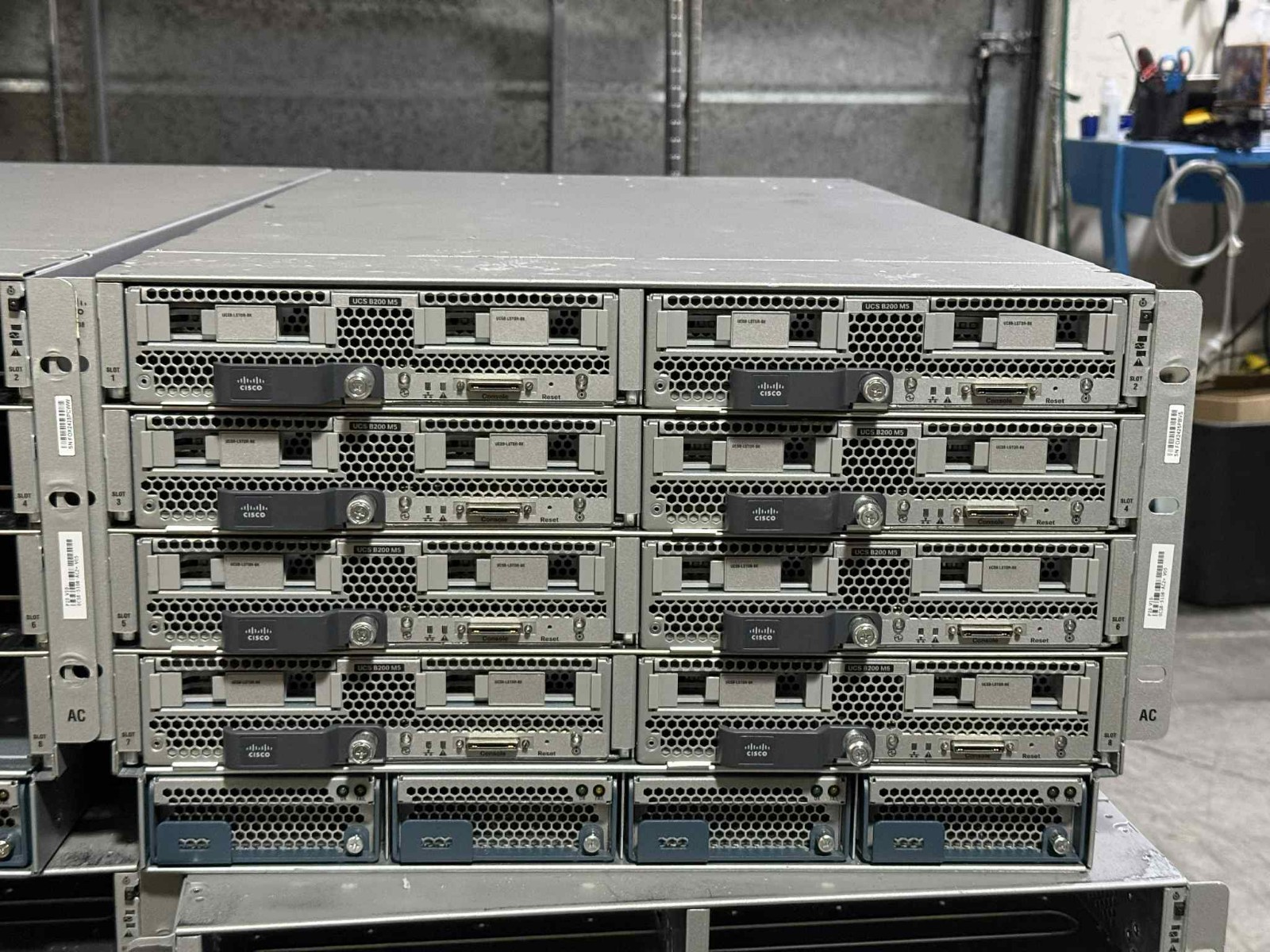 Cisco UCSB-5108-AC2 6RU Blade Server Chassis 4PS 8 FANS 8x UCS B200 B5 Blades