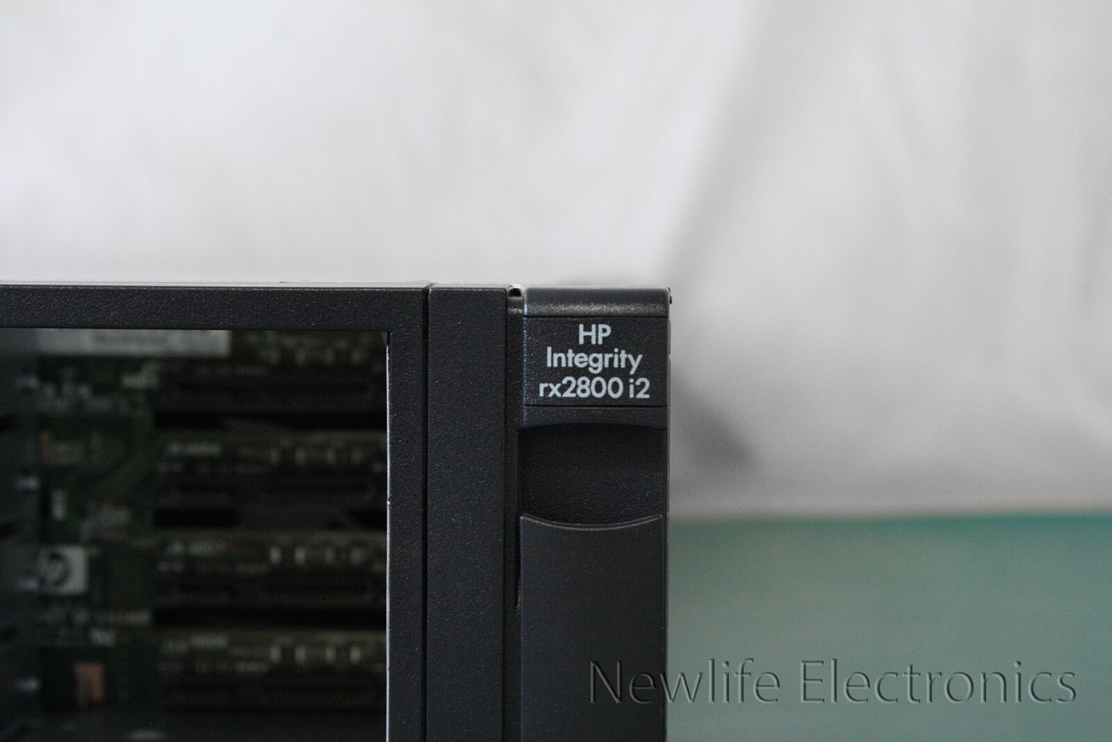 HP AH395A Integrity rx2800 Server (2 x 1.6GHz CPU/32GB RAM/No Drives)