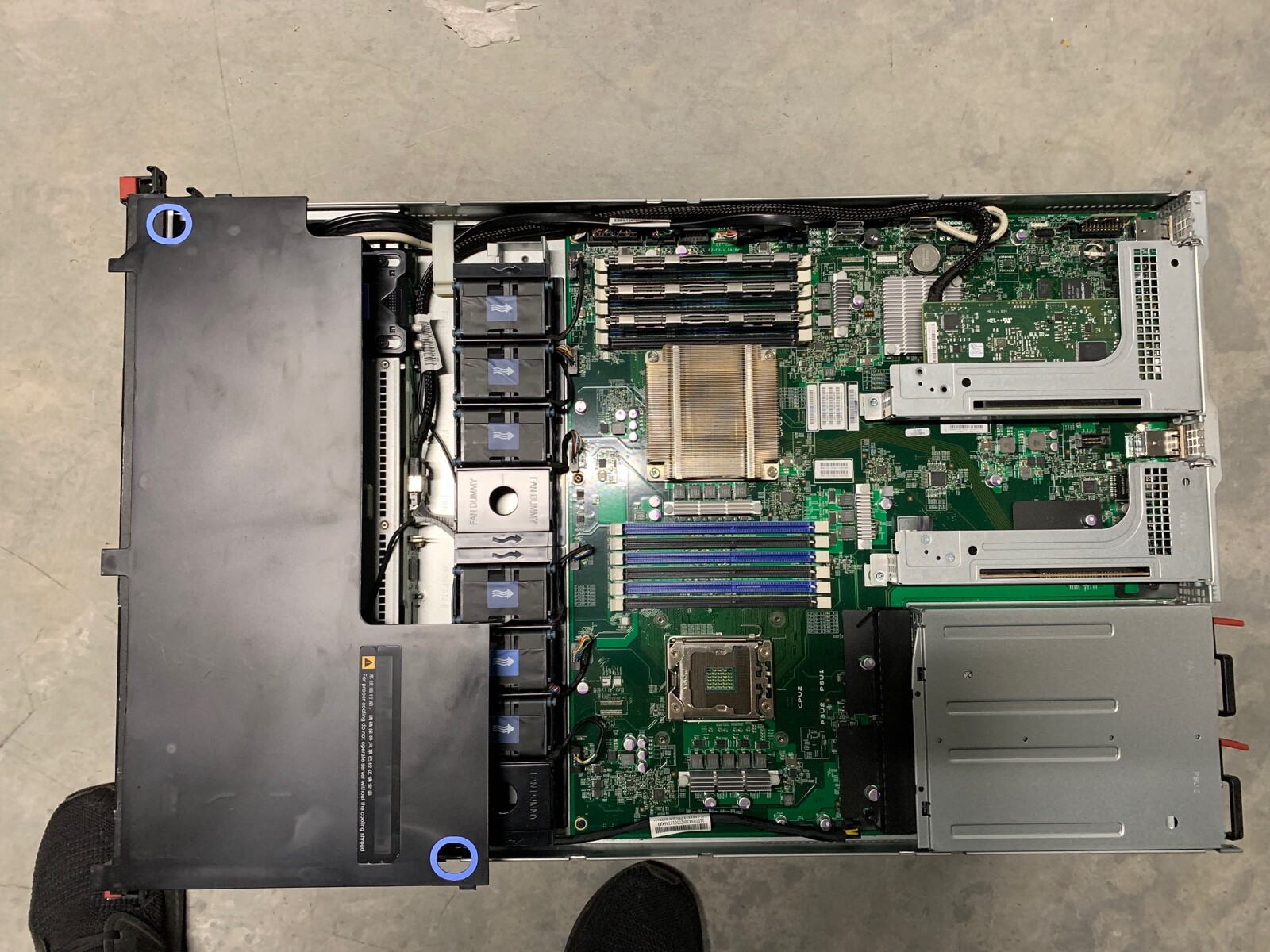 Lenovo ThinkServer RD340 1x Xeon E5-2407 v2 24GB (3x8GB) DDR3/1333 No HDD/OS