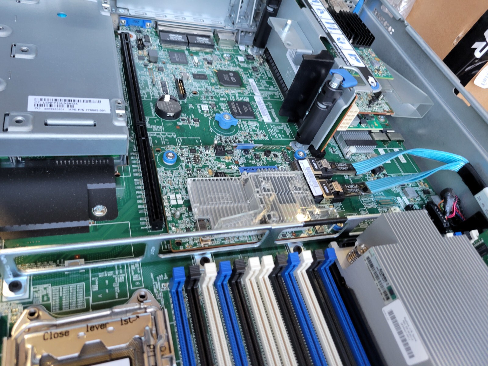 HPE ProLiant DL380 Gen9 8SFF Intel Xeon E5-2620 v4 2.10GHz/16GB/ H240AR Raid