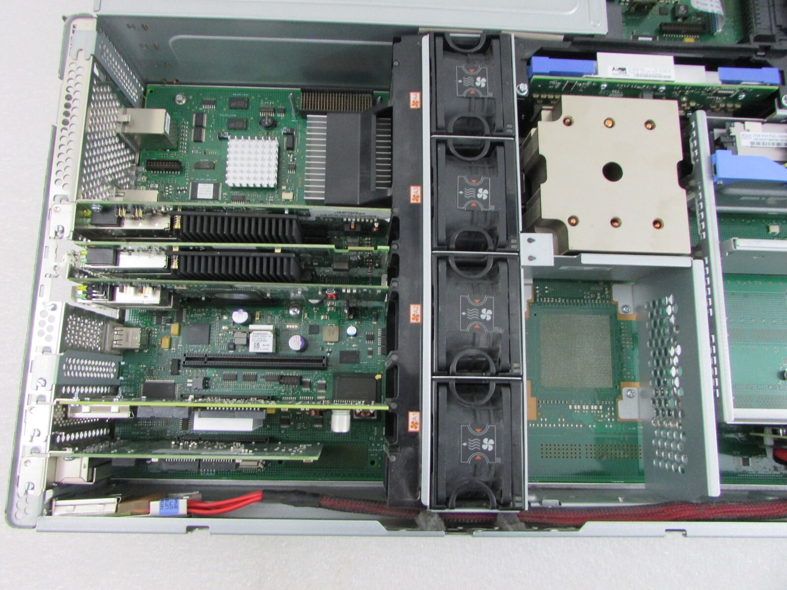 IBM Power 710 8231-E1D 3.0GHz 64GB 6x HHD + 7042-CR4 HMC 1GB 250GB Servers